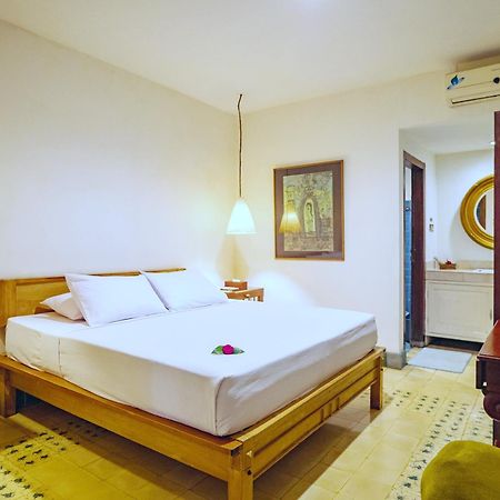 Hotel Tugu Blitar Экстерьер фото