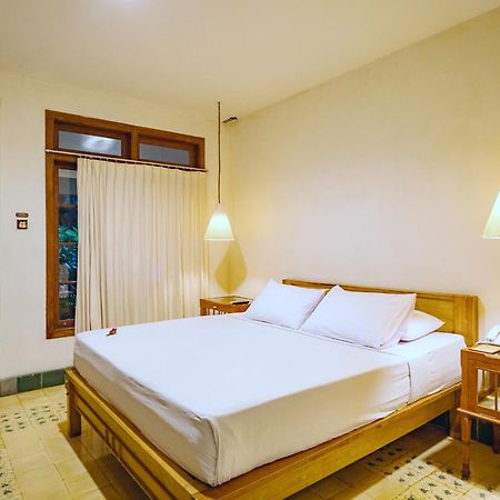 Hotel Tugu Blitar Экстерьер фото