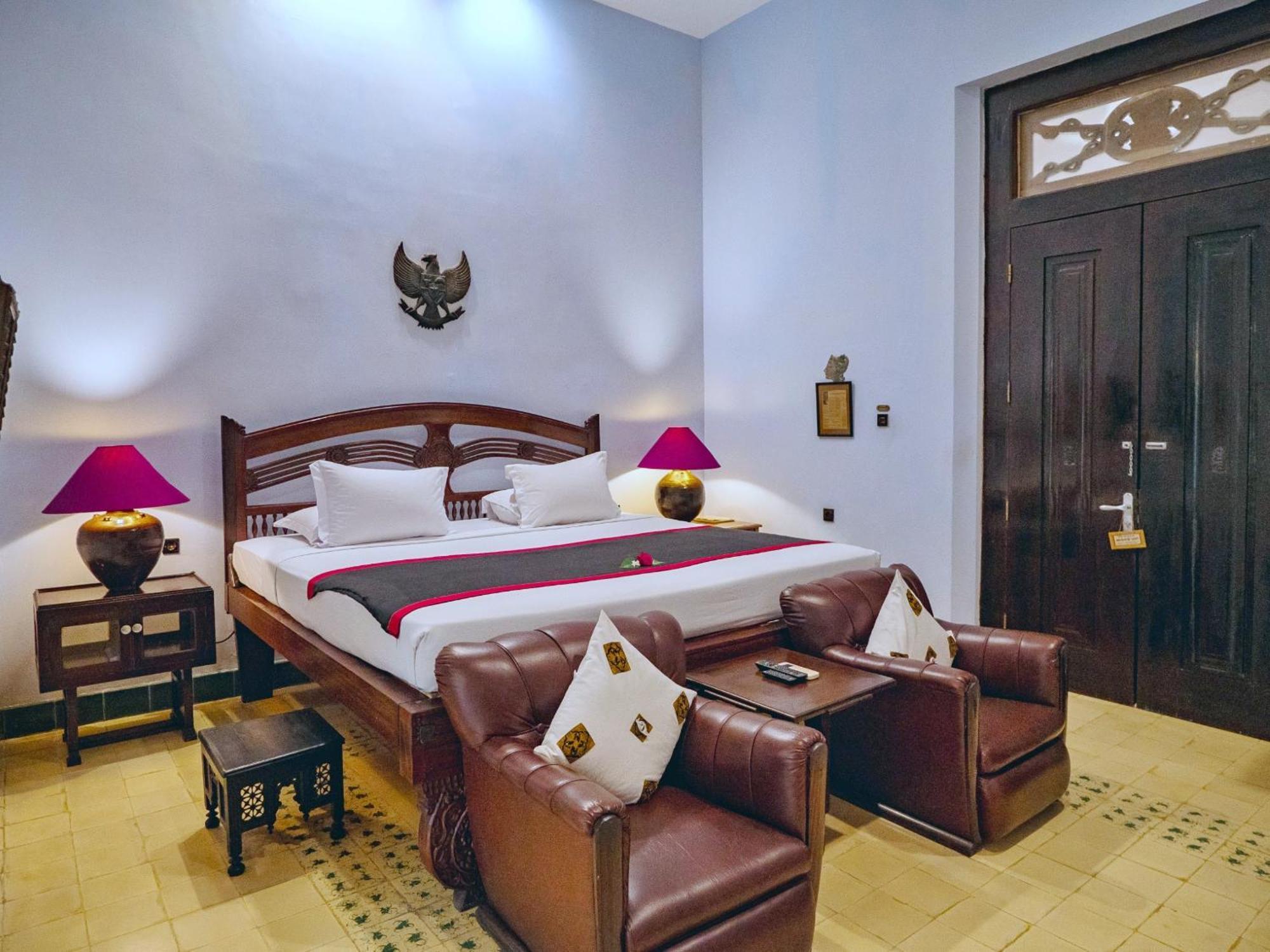 Hotel Tugu Blitar Экстерьер фото