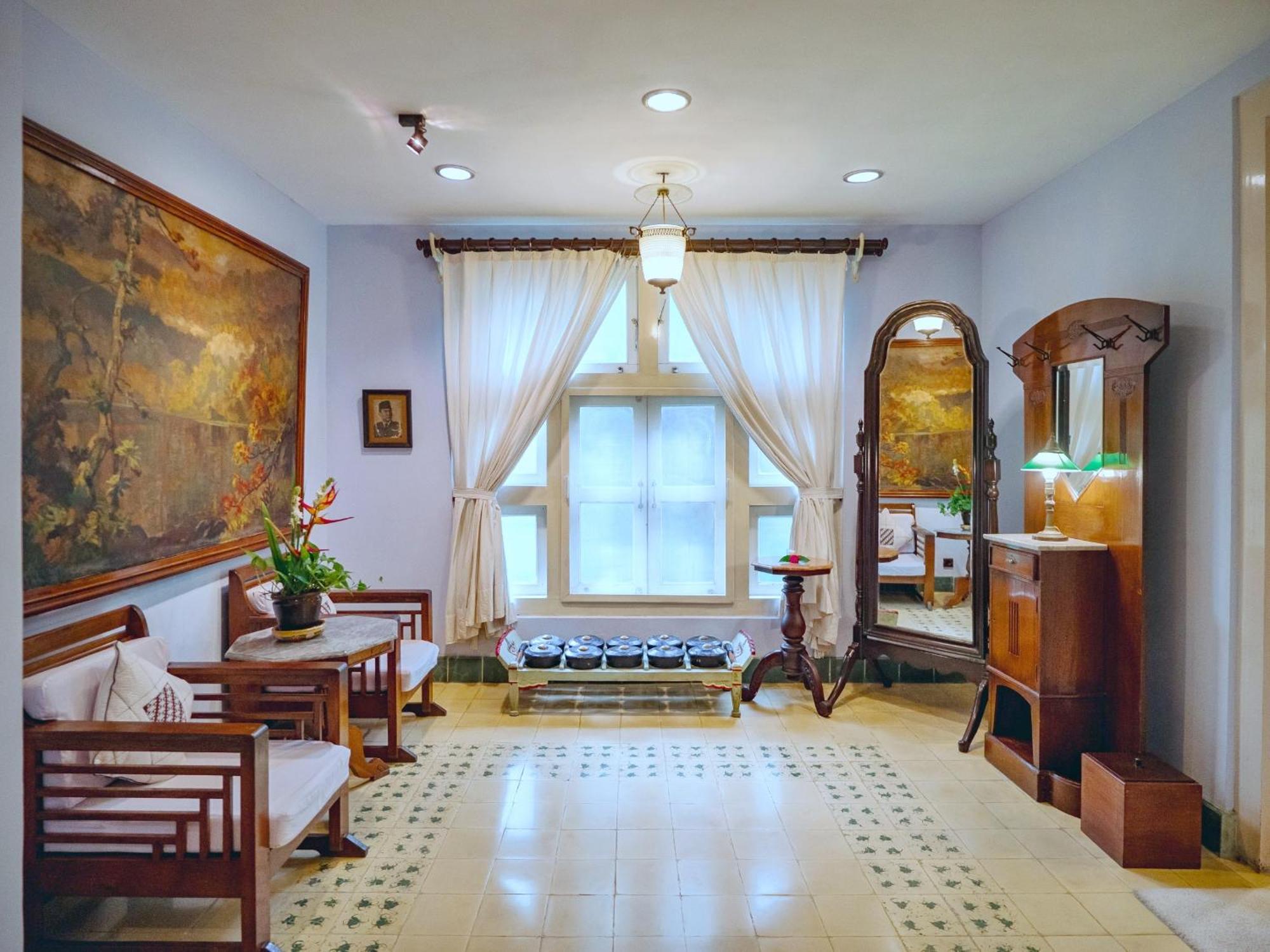 Hotel Tugu Blitar Экстерьер фото