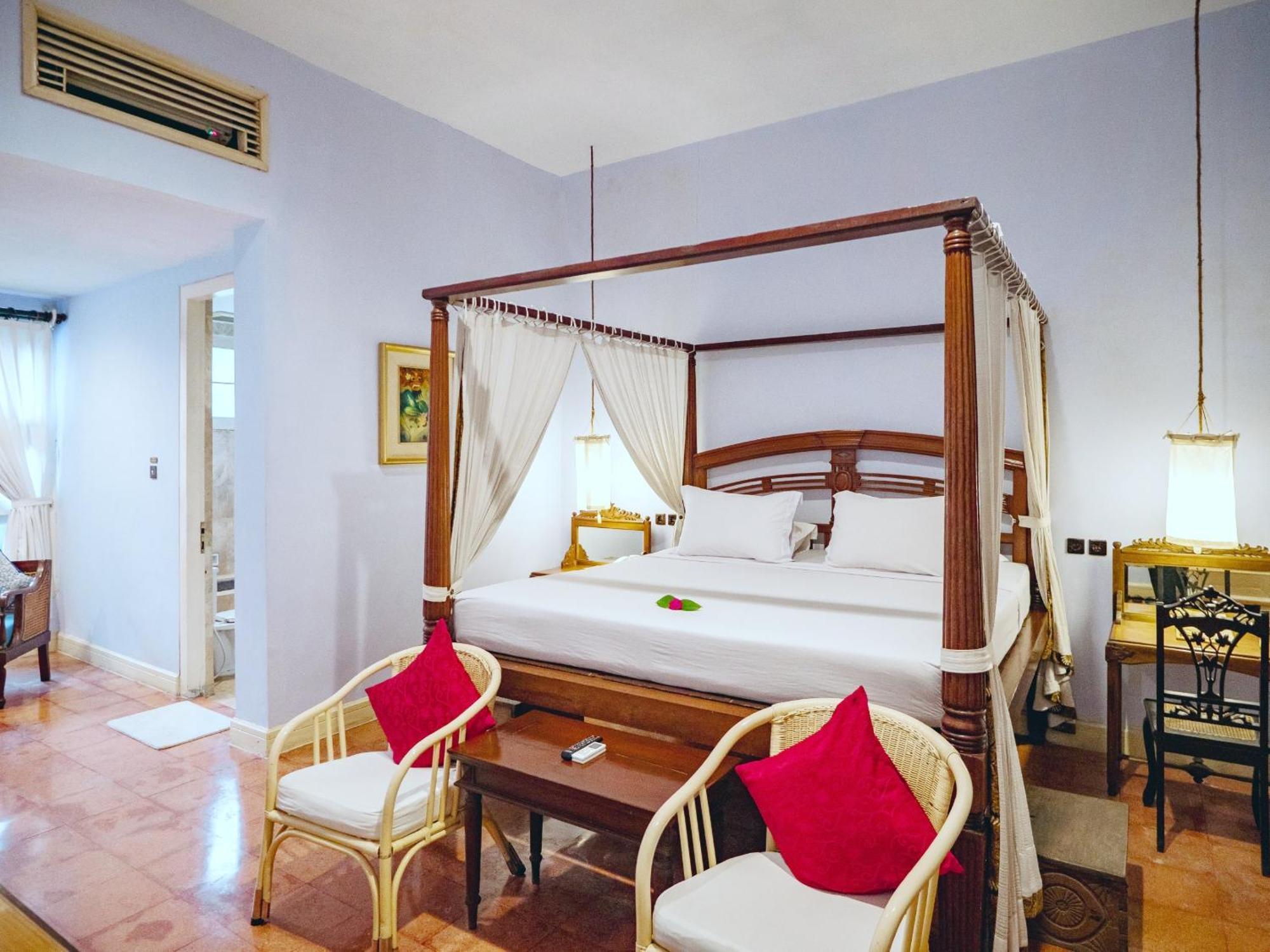 Hotel Tugu Blitar Экстерьер фото