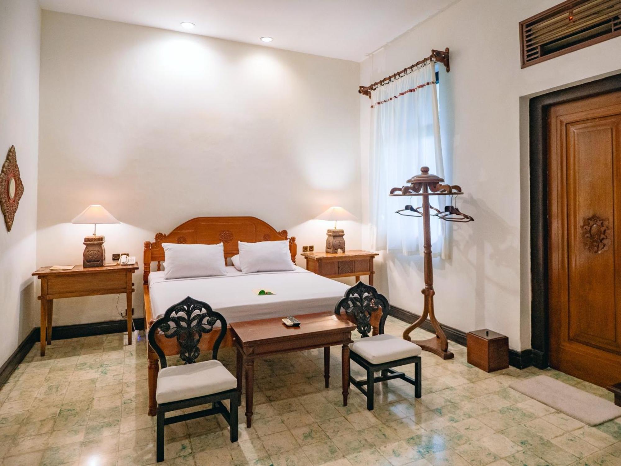 Hotel Tugu Blitar Экстерьер фото