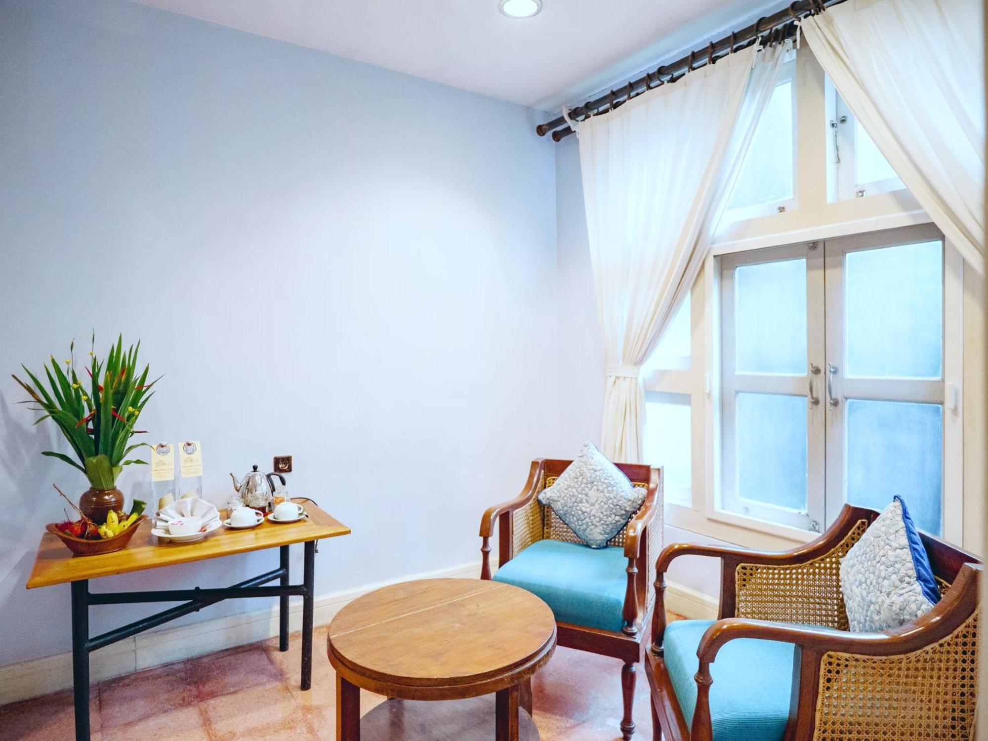 Hotel Tugu Blitar Экстерьер фото