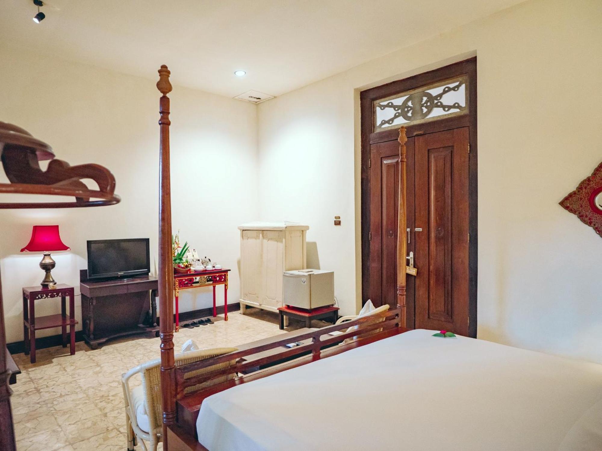 Hotel Tugu Blitar Экстерьер фото