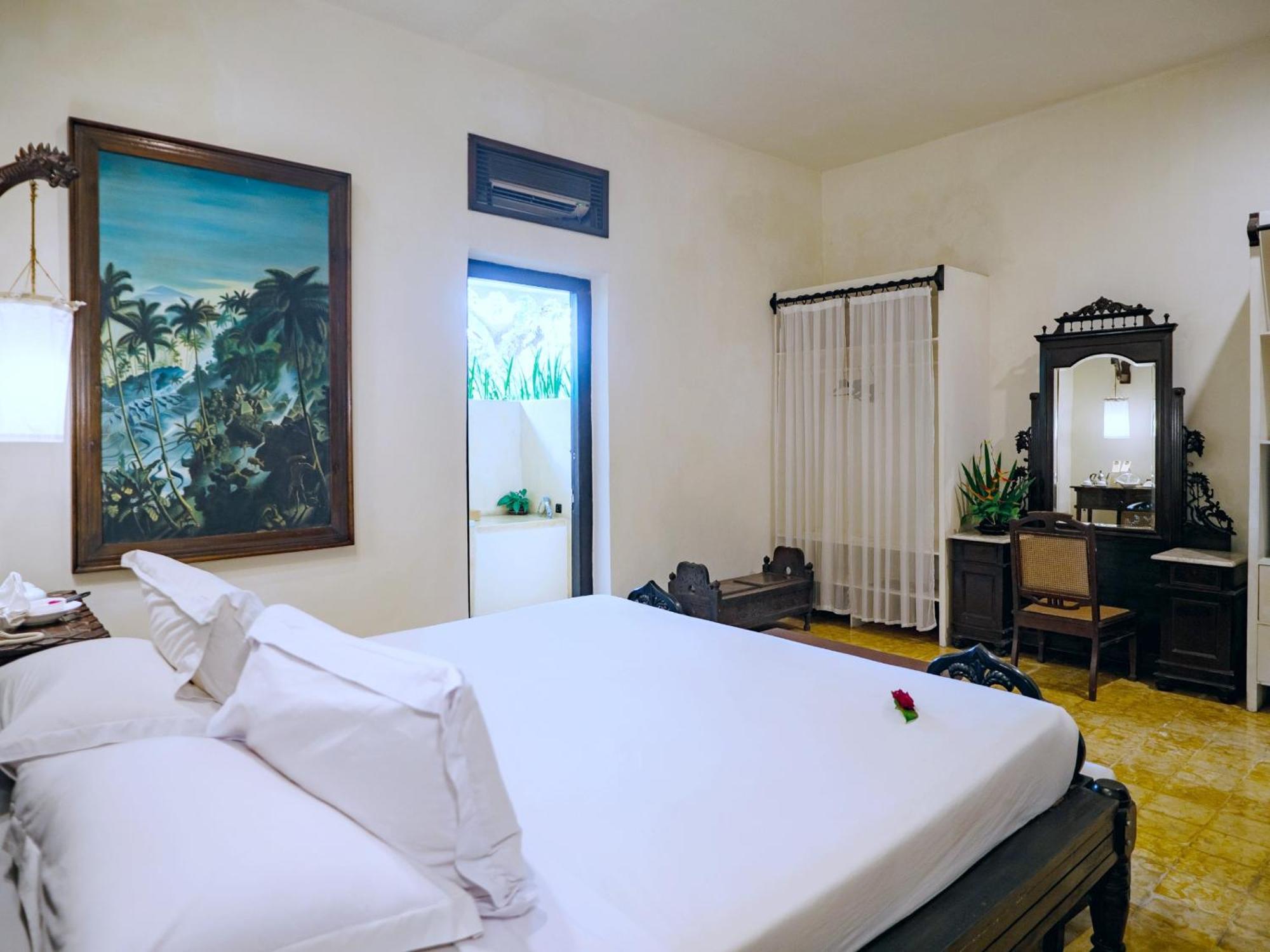 Hotel Tugu Blitar Экстерьер фото