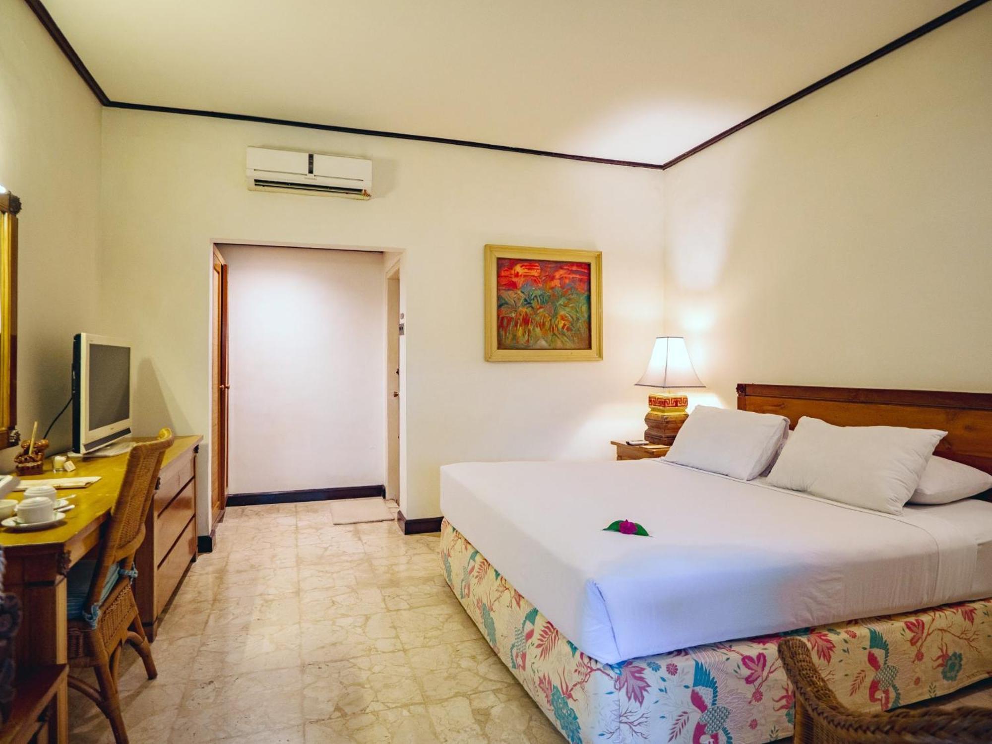 Hotel Tugu Blitar Экстерьер фото
