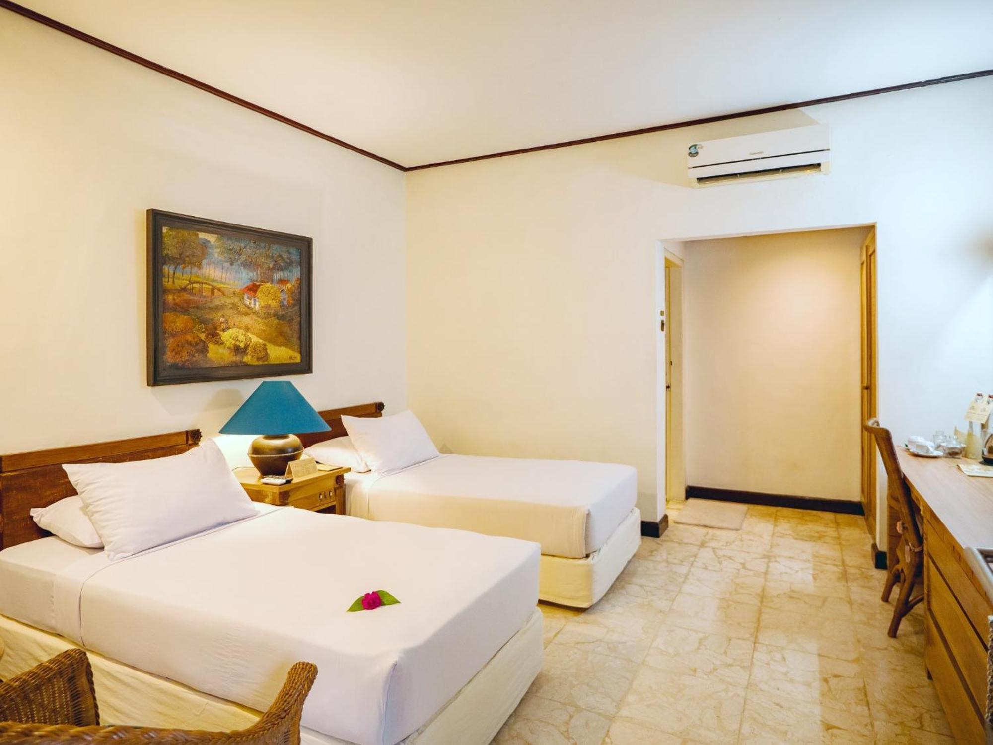 Hotel Tugu Blitar Экстерьер фото