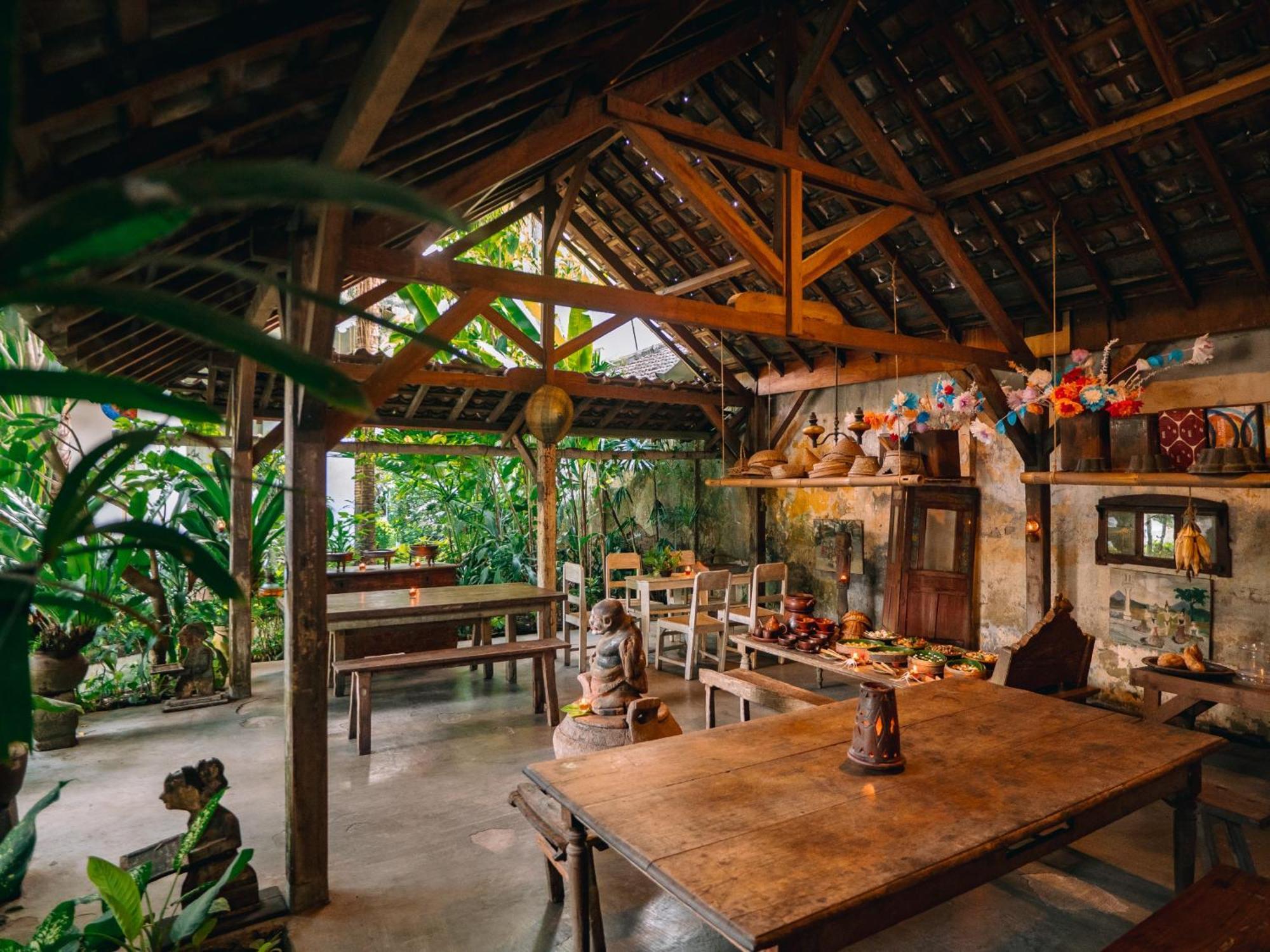 Hotel Tugu Blitar Экстерьер фото