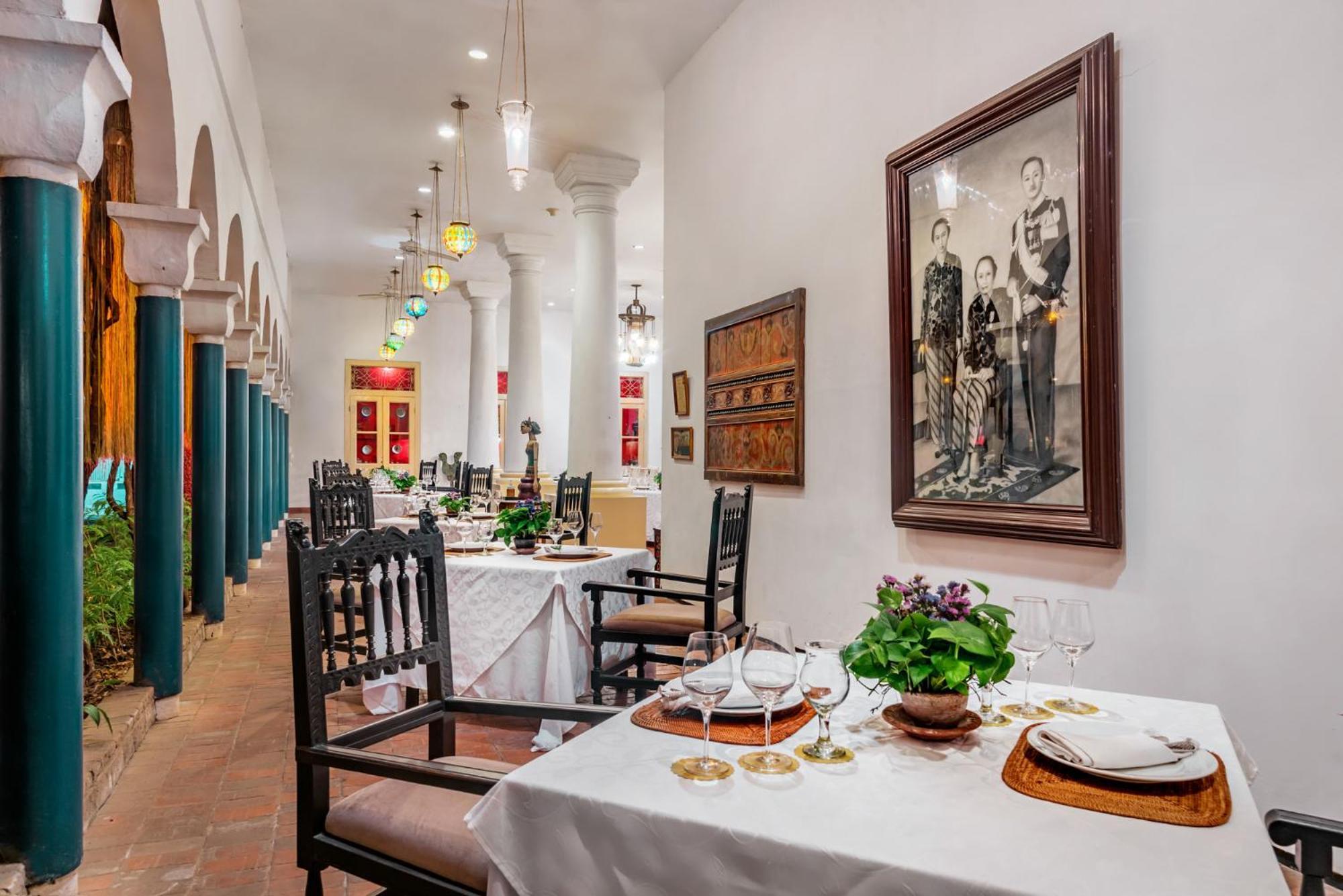 Hotel Tugu Blitar Экстерьер фото