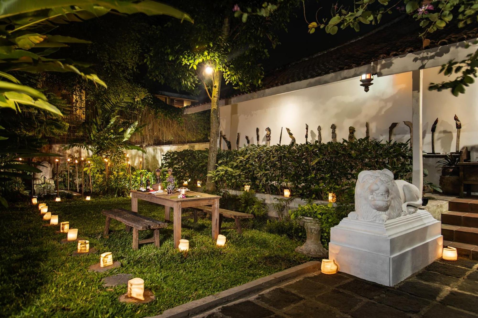 Hotel Tugu Blitar Экстерьер фото